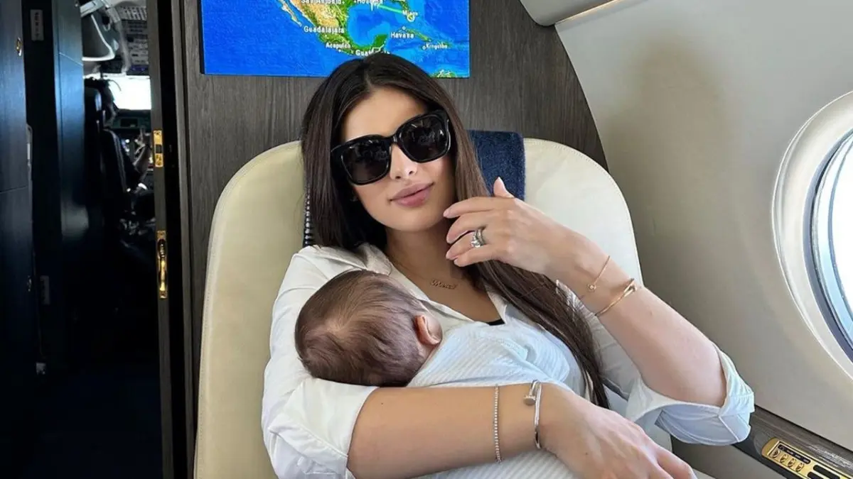 Marc Anthony y Nadia Ferreira muestran rostro de su bebé por primera vez