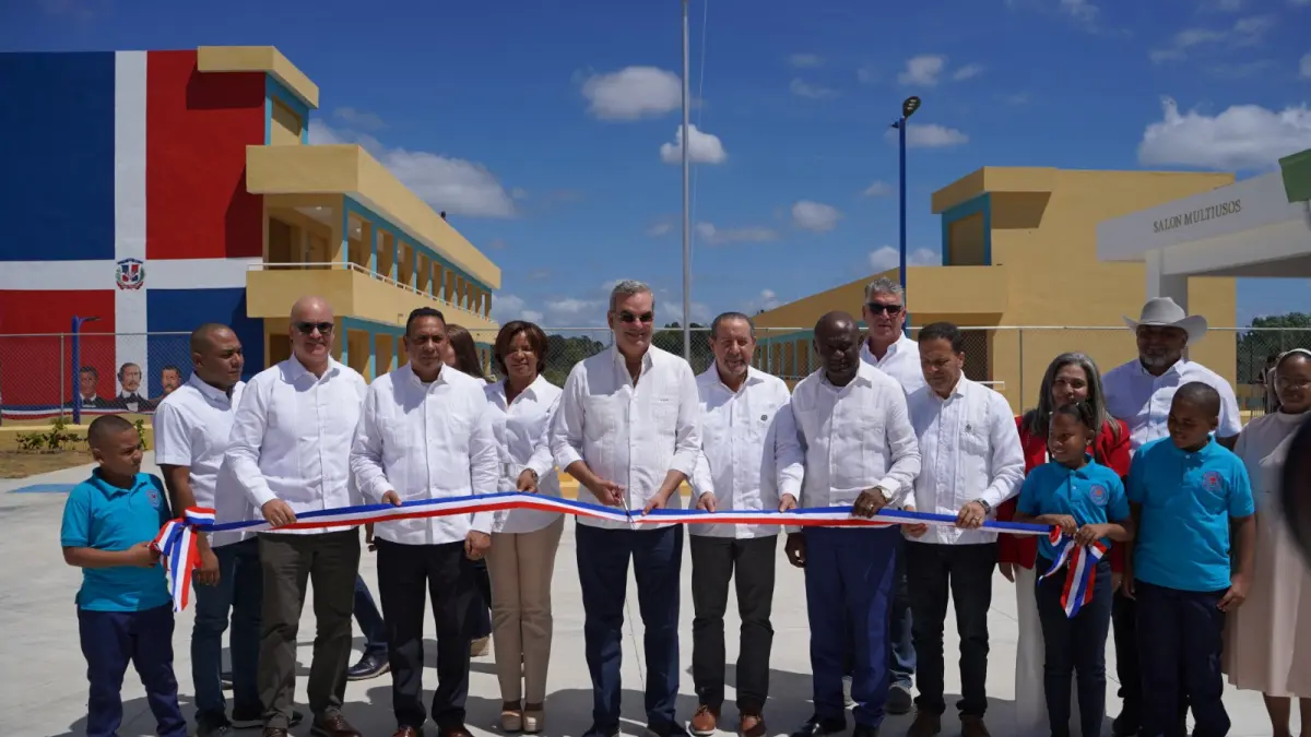 Gobierno inaugura cuatro centros educativos en Monte Plata y Santo Domingo