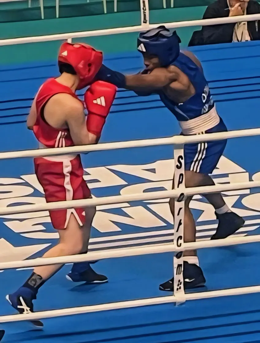 Estefany Almánzar gana por RSC en el Clasificatorio Mundial de Boxeo