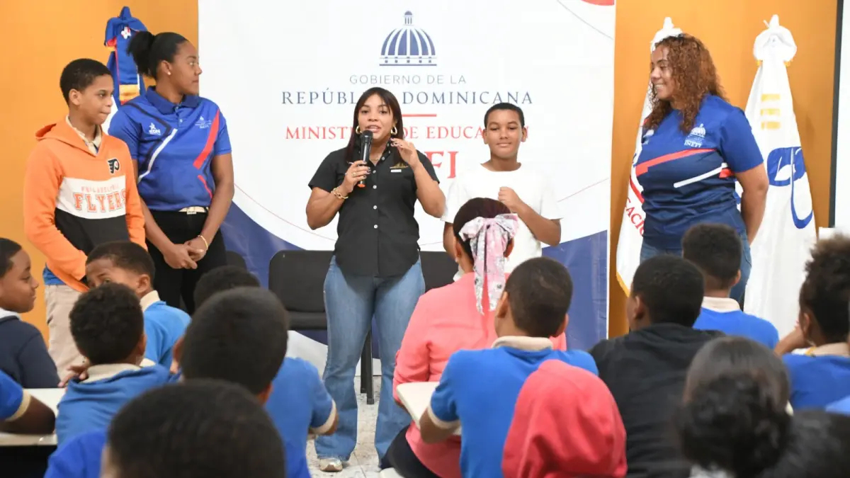 Orientan a los alumnos del Centro República de Cuba, en Villa Consuelo