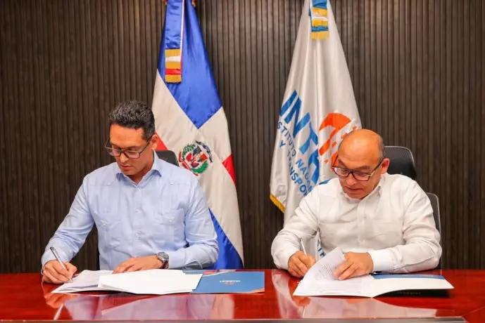 Firman convenio para implementación de paradas de motociclistas