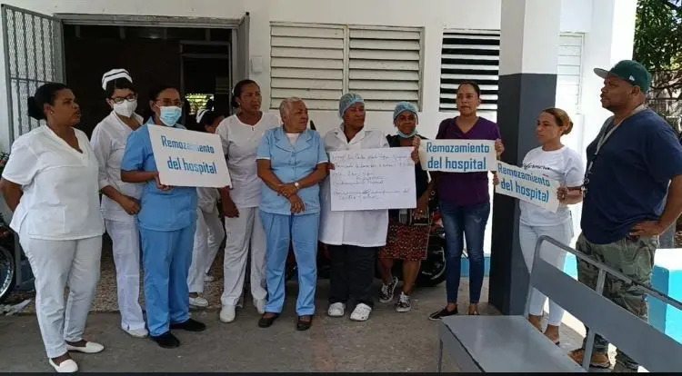 Enfermeras realizan paro en reclamo de remozamiento del hospital Alberto Zafra