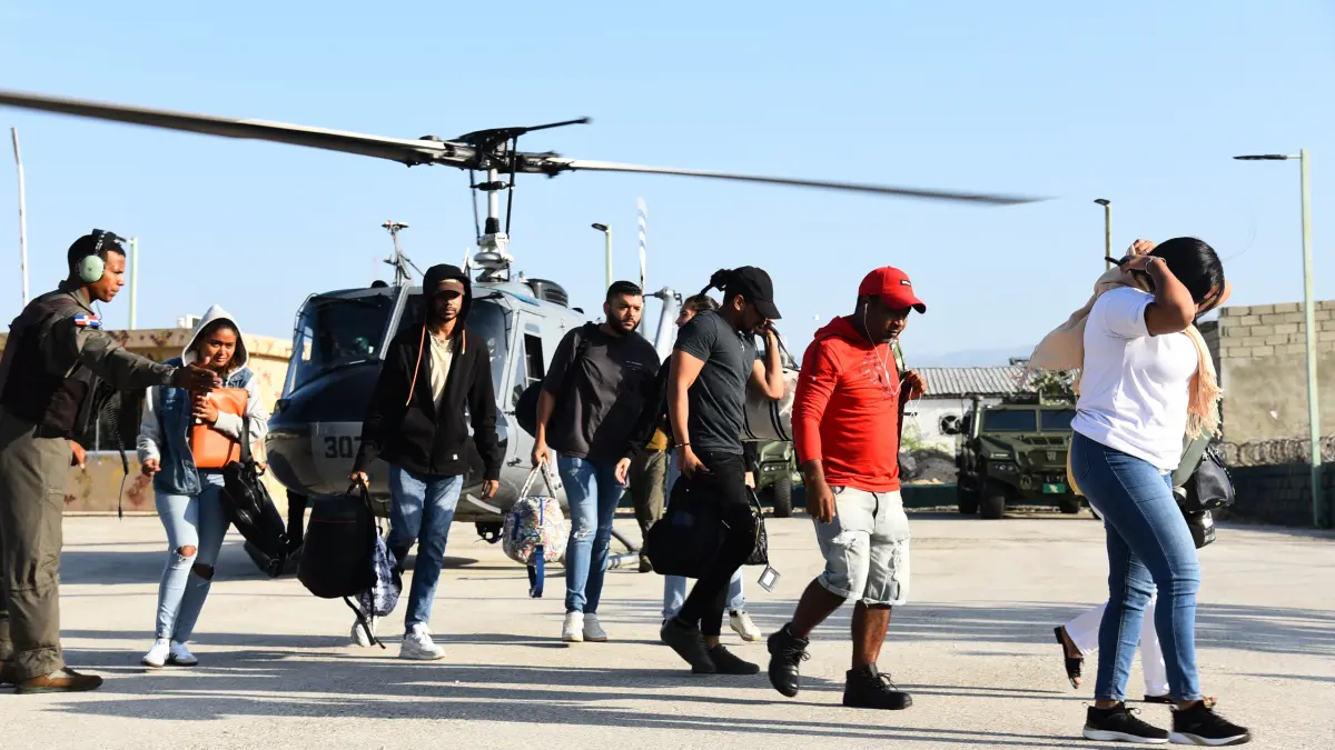 Evacúan desde Haití a otros 30 dominicanos; 15 hombres, 9 mujeres y 6 menores de edad