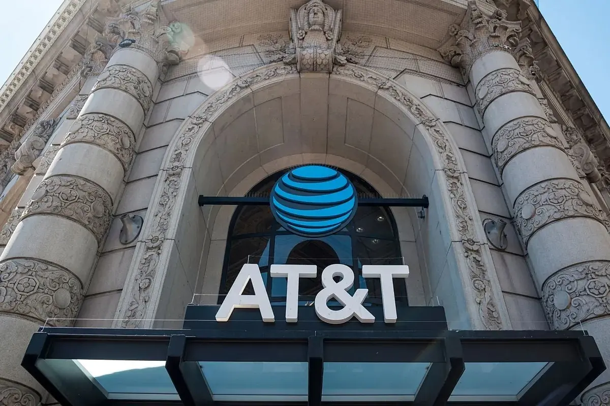 AT&T investiga la publicación de datos de millones de clientes en la internet profunda