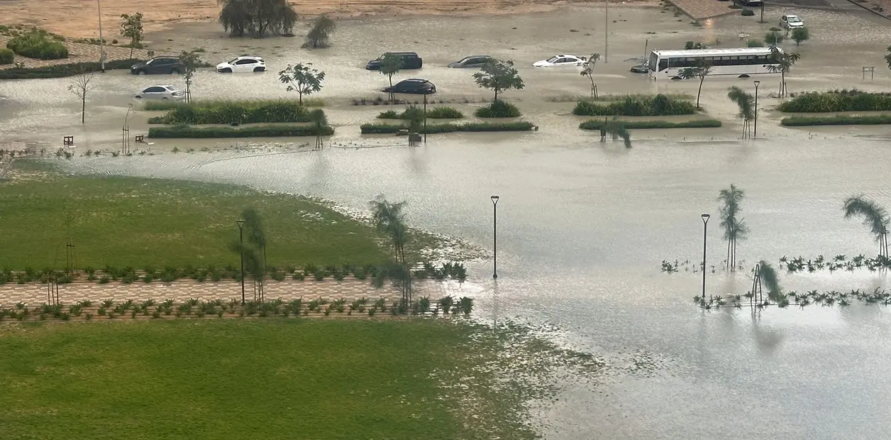 Inundaciones alcanzan aeropuerto de Dubai tras temporal