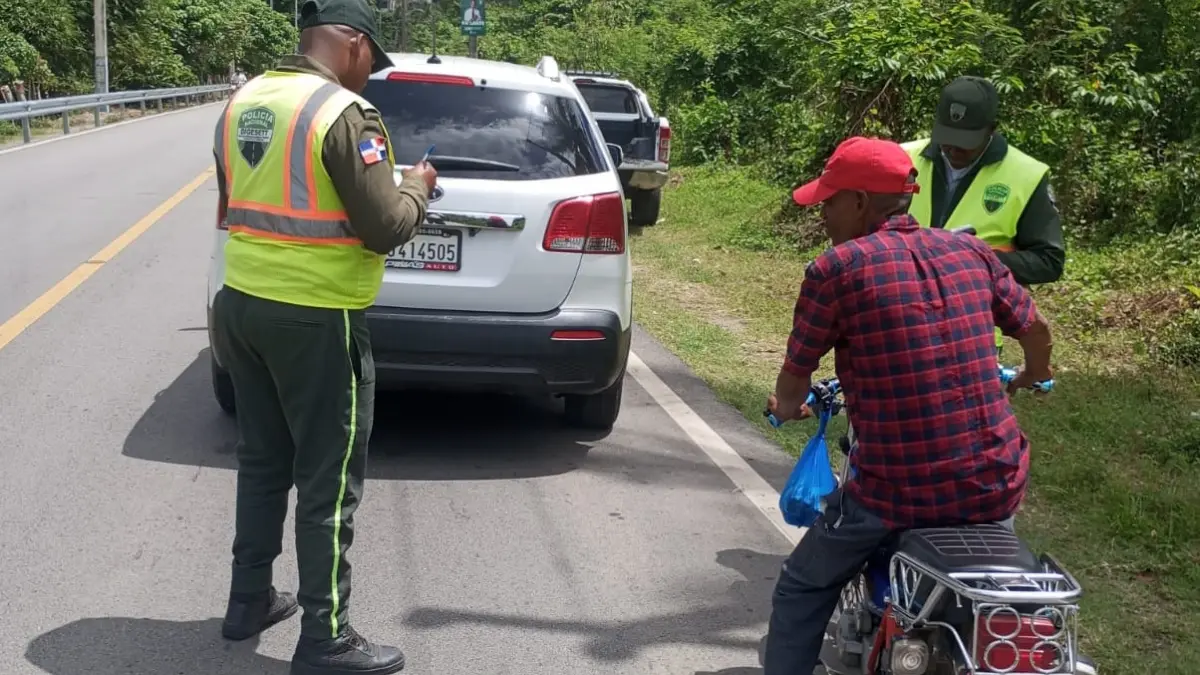 Del 4 al 21 de abril, más de 97 mil conductores violentaron los artículos de la Ley 63-17
