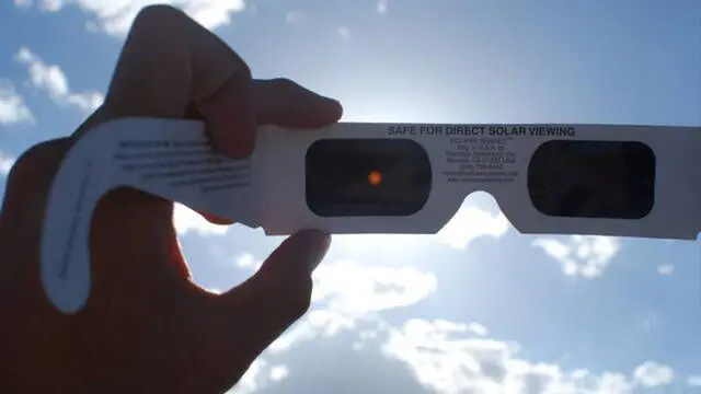 ¿Cuáles problemas visuales pueden derivarse tras observar eclipse sin protección?