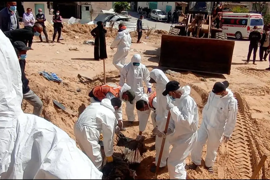 Recuperan 73 cadáveres más de la fosa común de Jan Yunis en Gaza y el total sube a 283