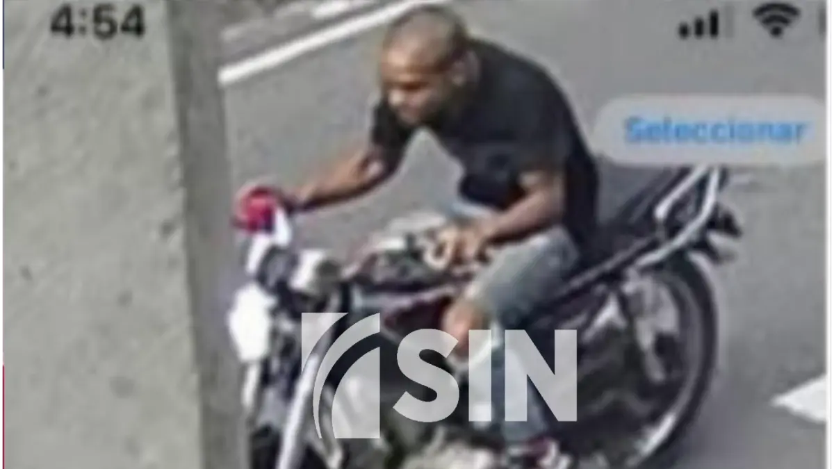 Apresan hombre captado en cámara despojando mujer de su cartera