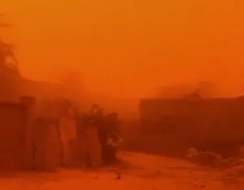 Cielo de Libia permanece con efectos de tormenta de polvo Sahara y con apariencia a Marte