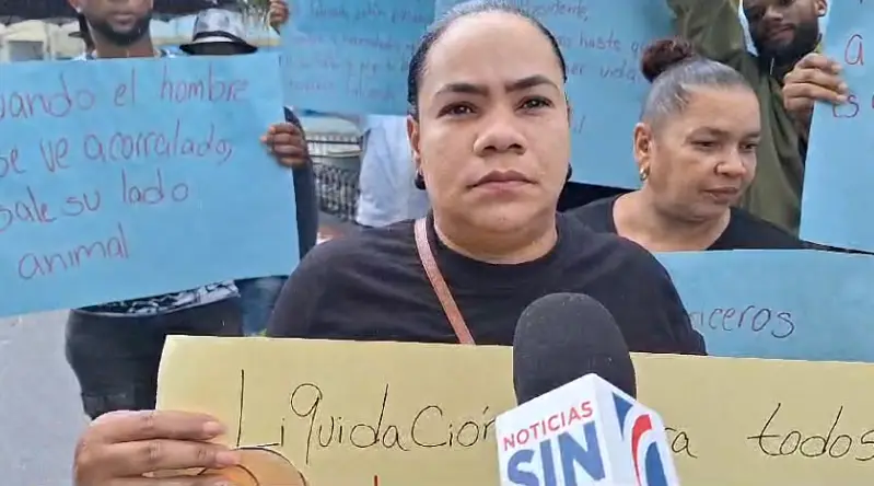Cientos de personas protestan en contra de Falconbridge Dominicana por atrasos de pago