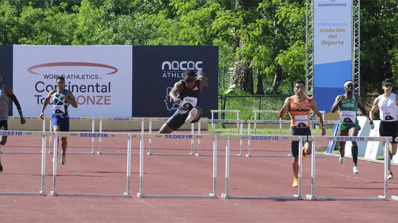 Yeral Núñez gana medalla de oro en 400 metros vallas en Juegos Bolivarianos 2024
