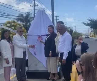 Desvelan un busto en honor a Martin Luther King en SDE