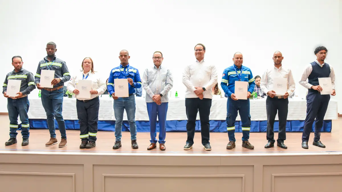 Superintendencia de Electricidad realiza cuarta entrega de licencias a técnicos electricistas