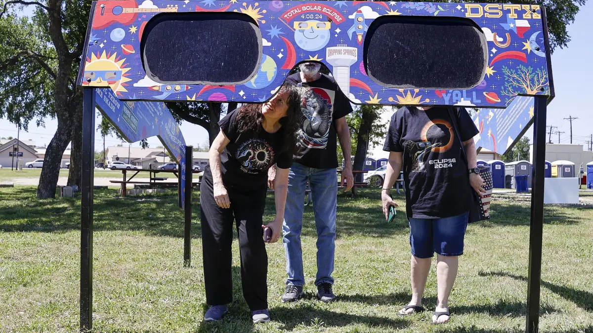 EE.UU. avisa de atascos y aglomeraciones por el eclipse solar