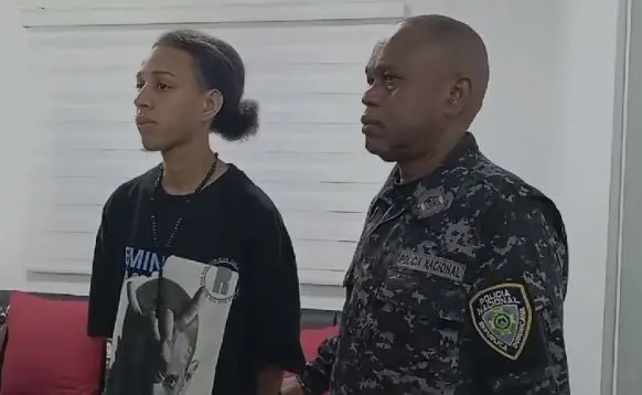 Se entrega segundo implicado en asalto a taxista en Santiago