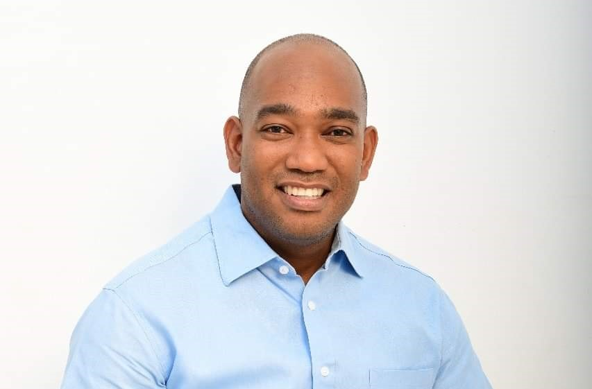 Renuncia excandidato a senador por la Fuerza del Pueblo en Samaná