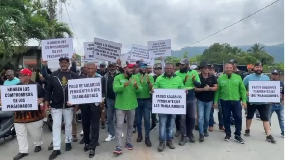 Empleados, exempleados y suplidores de Falconbrige protestan por atraso de pago