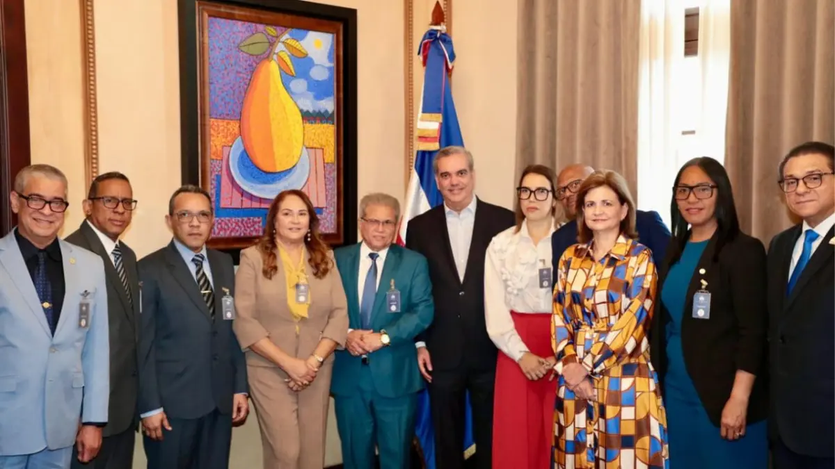 El presidente Luis Abinader y el Colegio Médico retoman el diálogo