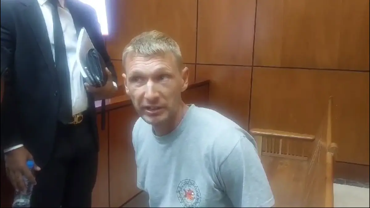 En chancletas y pantalones cortos, el líder de red acusada de estafa por 645 millones de euros