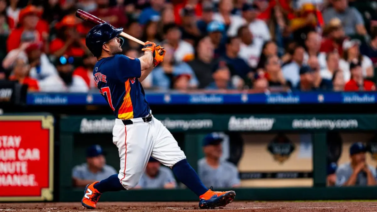 José Altuve pone en órbita a los Astros con dos jonrones en dos turnos al bate