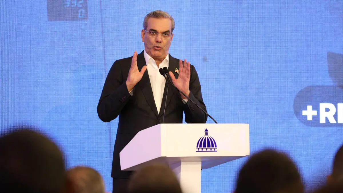 Deuda pública se ha reducido de un 62% a 59% según Abinader