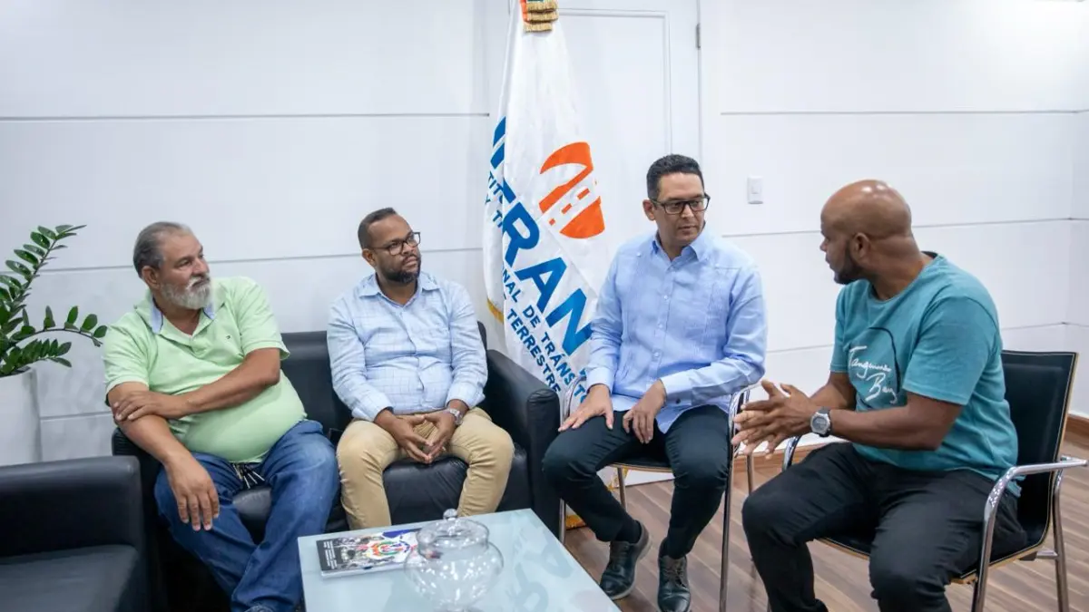 Tras reunión con el Intrant, dirigentes del transporte aseguran no han aumentado pasajes