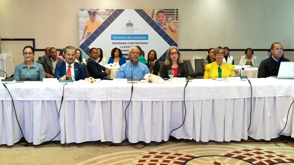 Directores regionales presentan rendición de resultados del programa CON BASE