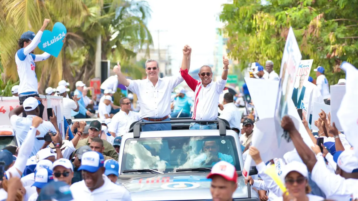 Abinader recorre las calles de La Romana e Higüey junto a perremeistas y aliados