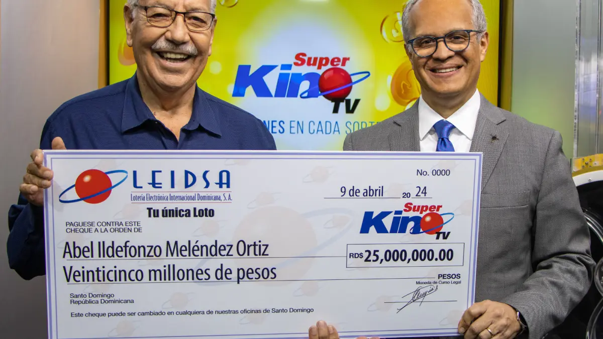 LEIDSA entrega 25 millones a veterinario ganador del Súper Kino Tv