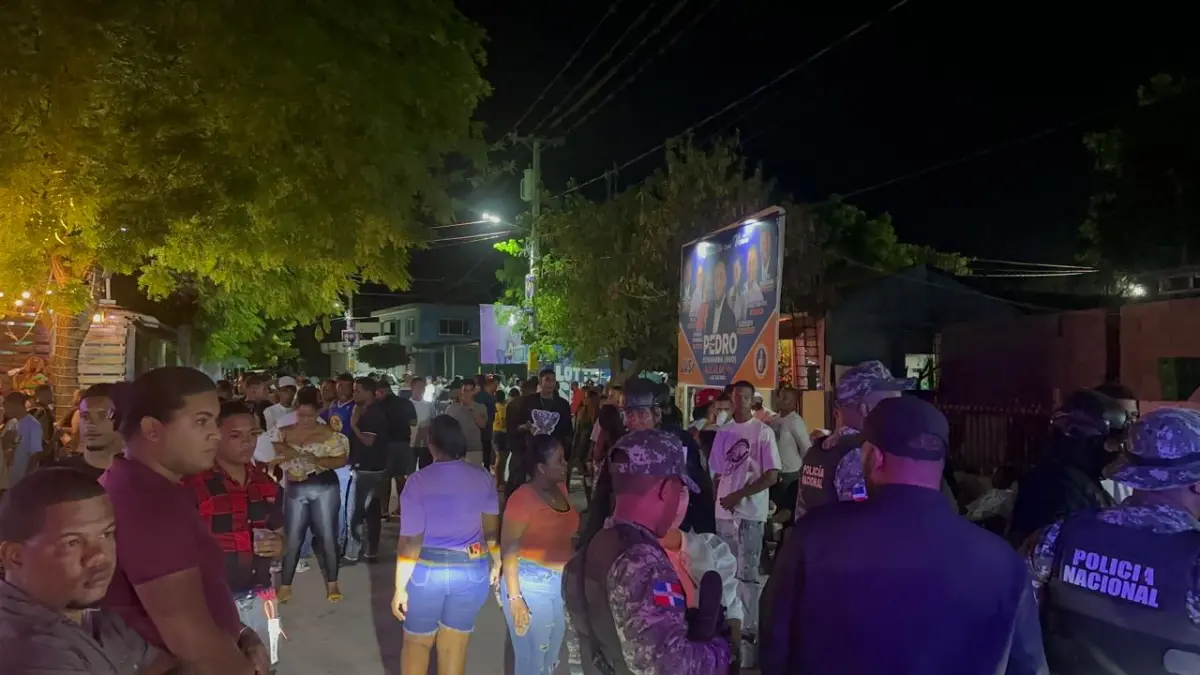 Grupos se enfrentan con la policía en medio de teteo en Las Salinas