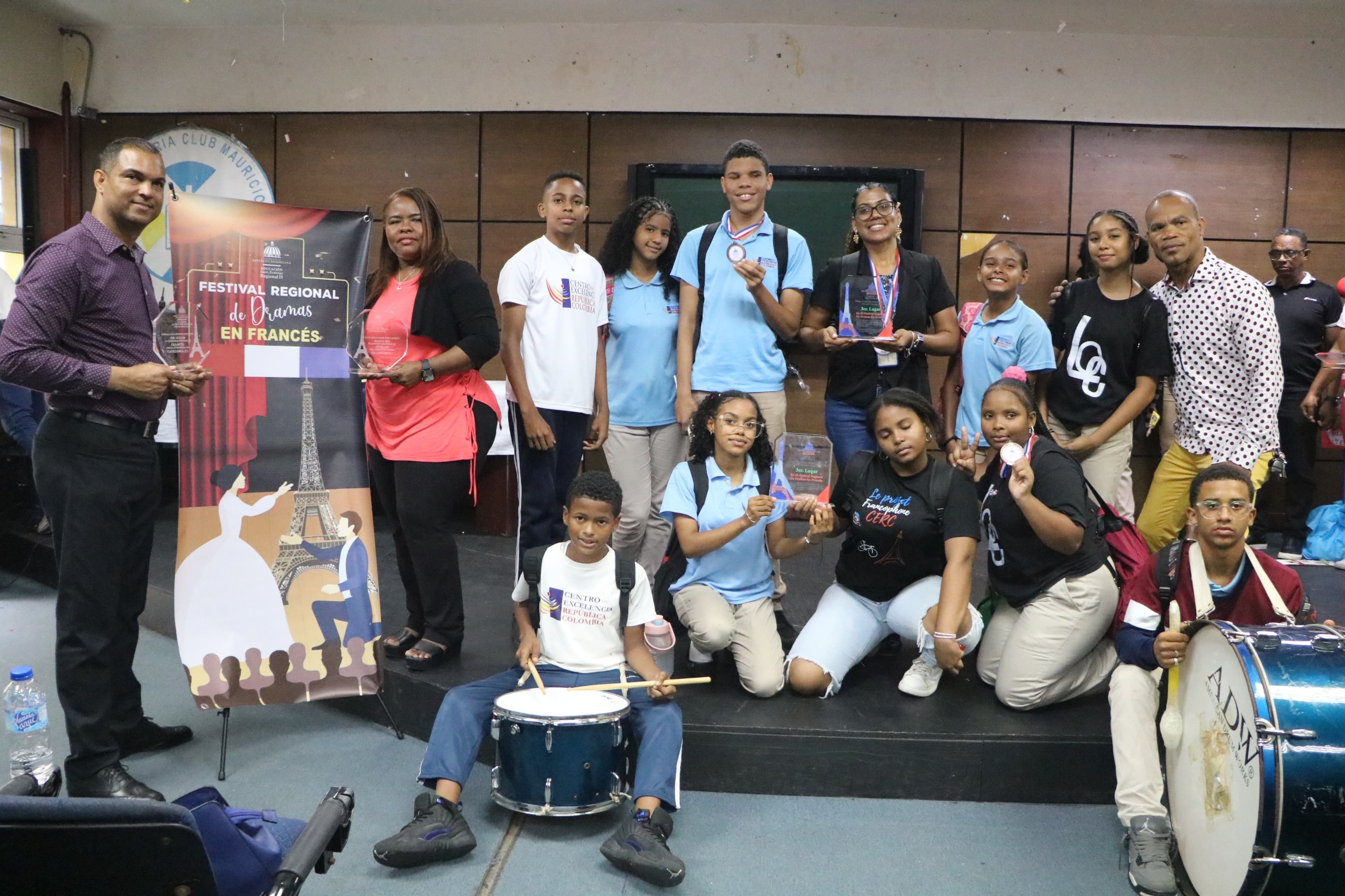 Estudiantes de la Regional 15, en el Festival Dramas en  Francés.