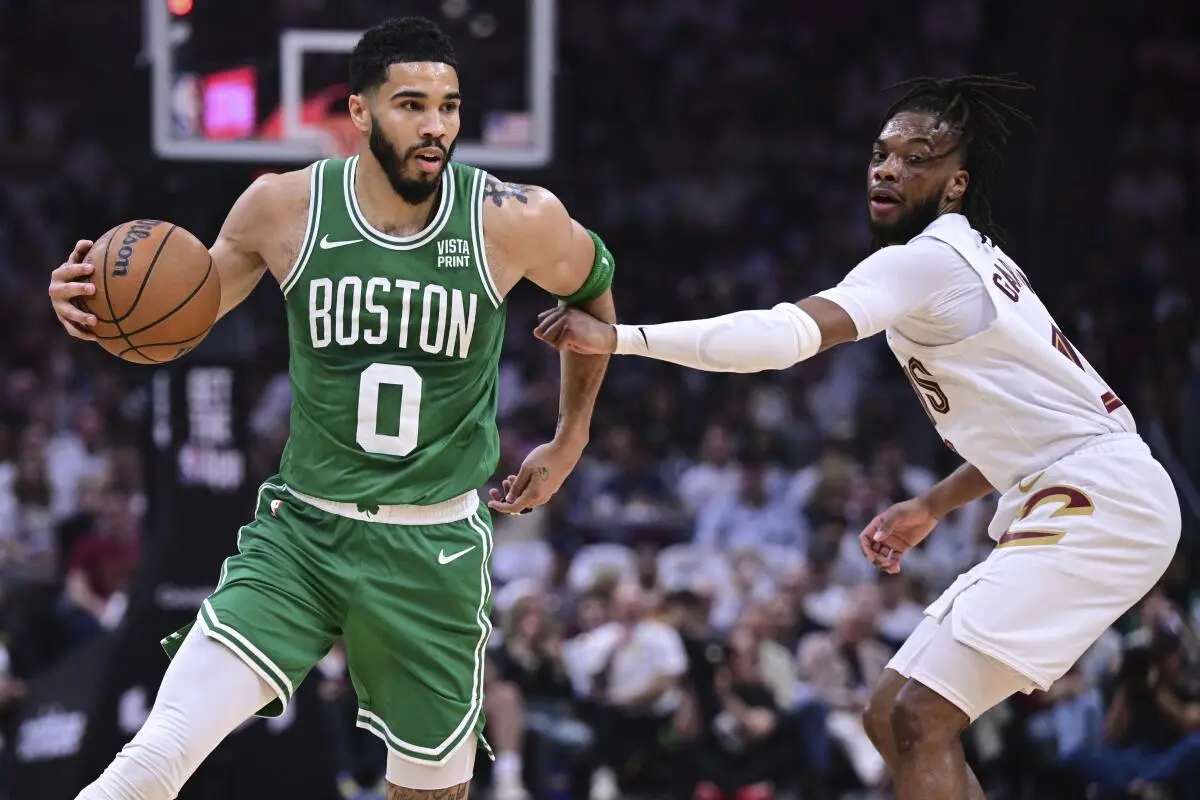 Tatum ayuda a los Celtics a tomar ventaja de 3-1 en semifinales