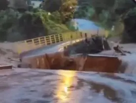Puente se derrumba durante transmisión en vivo de alcaldesa en Brasil
