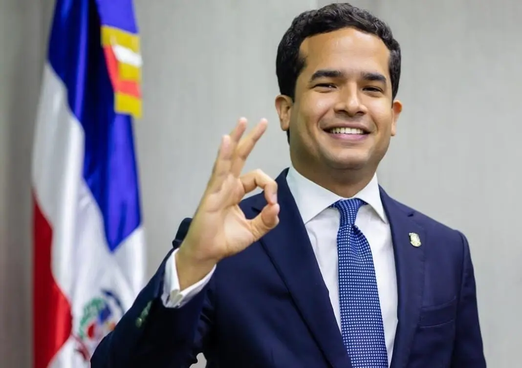 Omar Fernández extiende ventaja por la senaduría Distrito Nacional