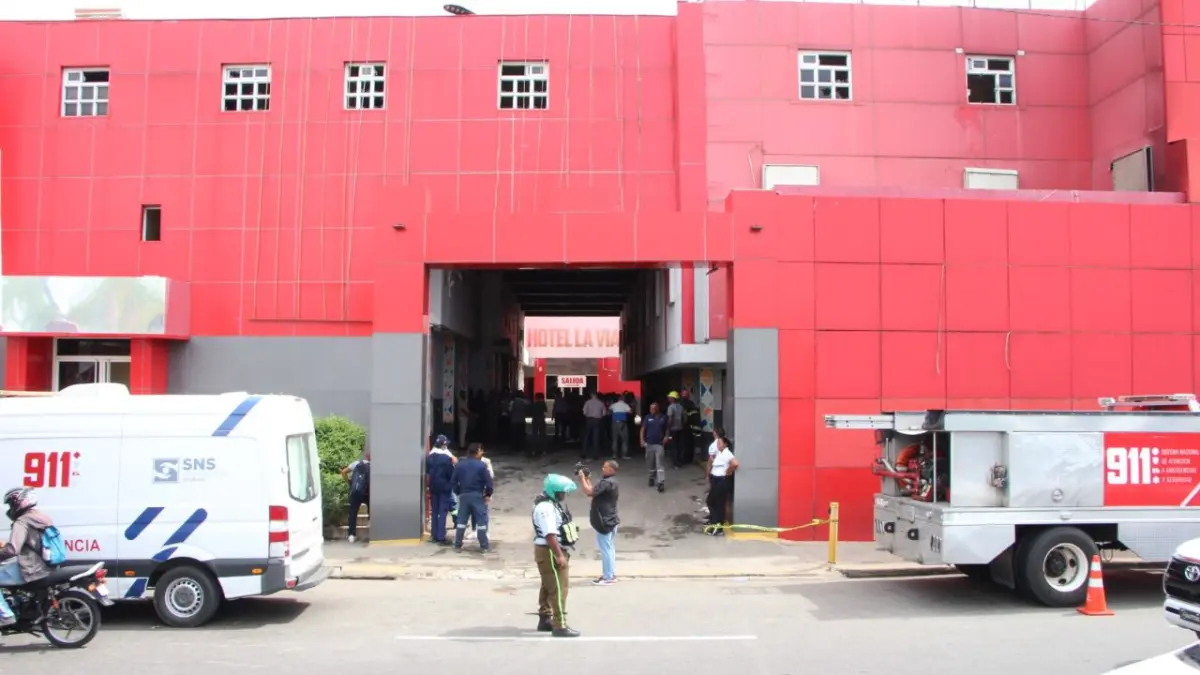 Mueren cuatro personas en incendio en un hotel