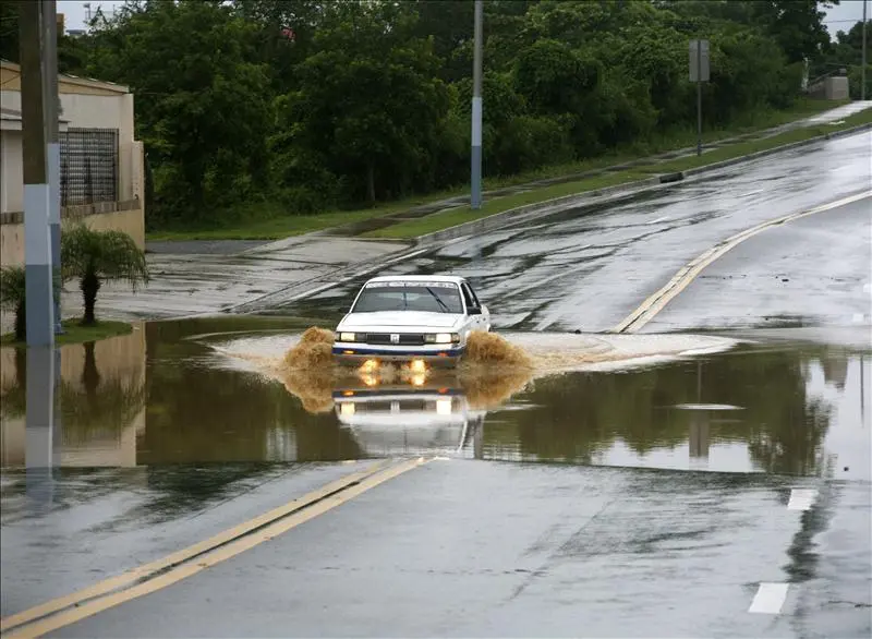 Las fuertes precipitaciones provocan derrumbes e inundaciones en Puerto Rico