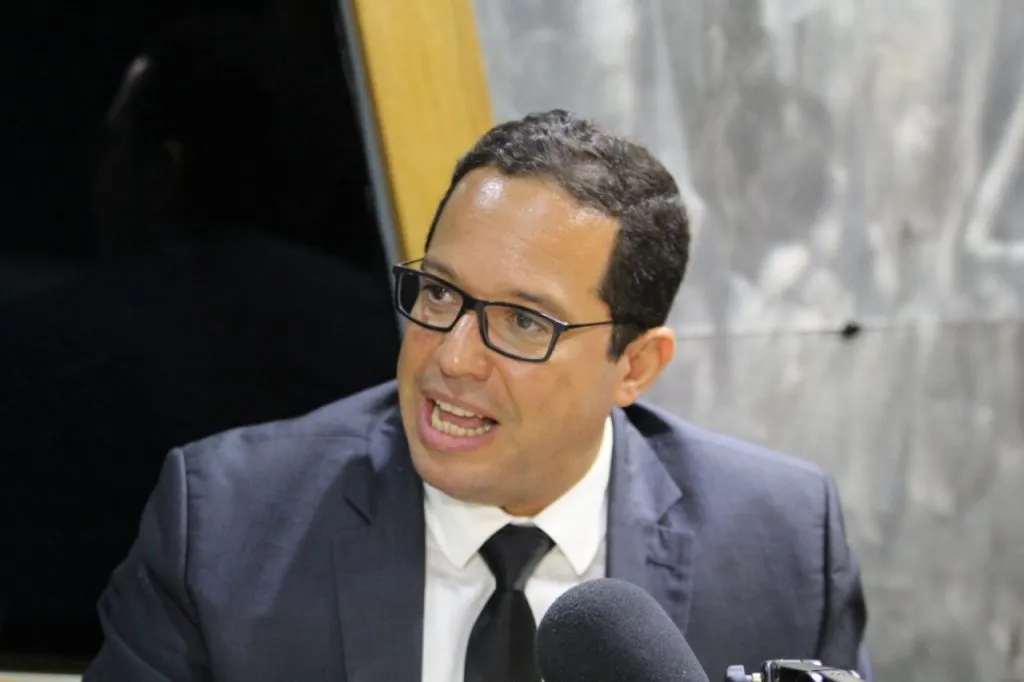 Sigmund Freud insta a la oposición a que esperen tranquilos el domingo y se dediquen a buscar sus votos”