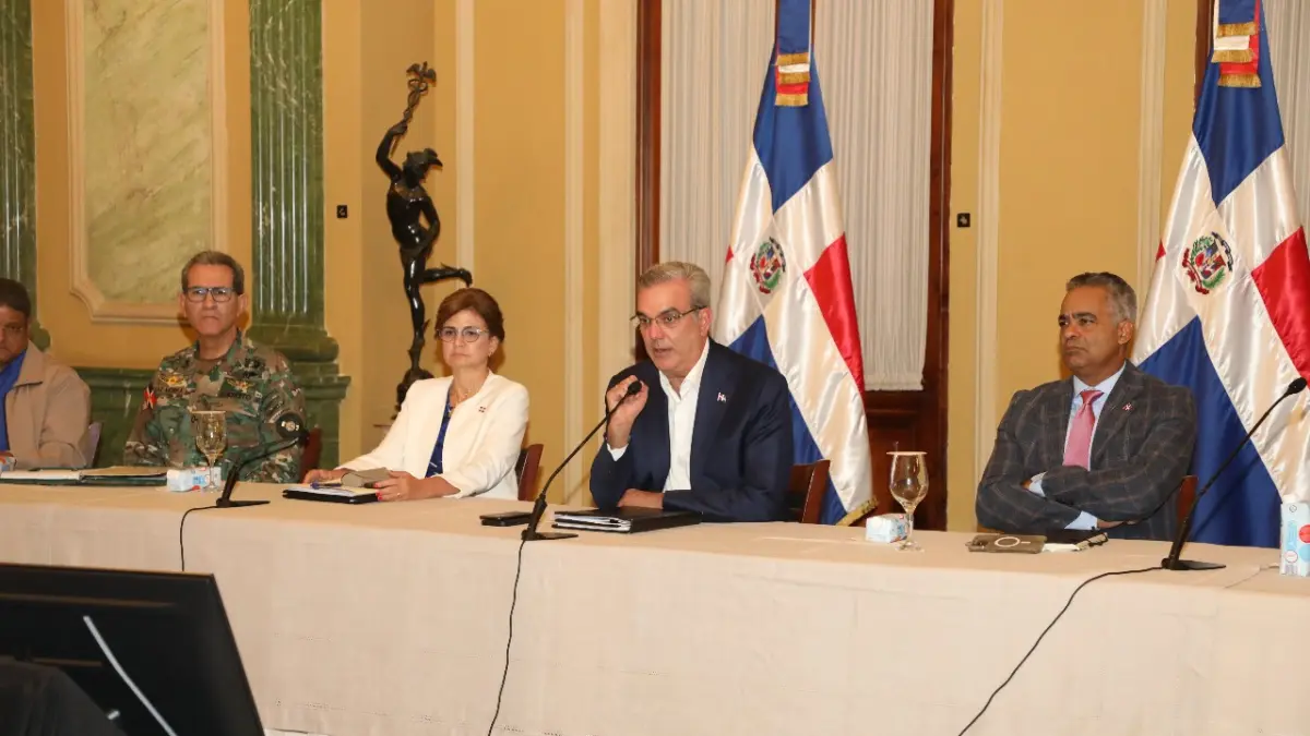 Luis Abinader convoca reunión de emergencia para conocer detalles sobre situación pluvial del país por vaguadas