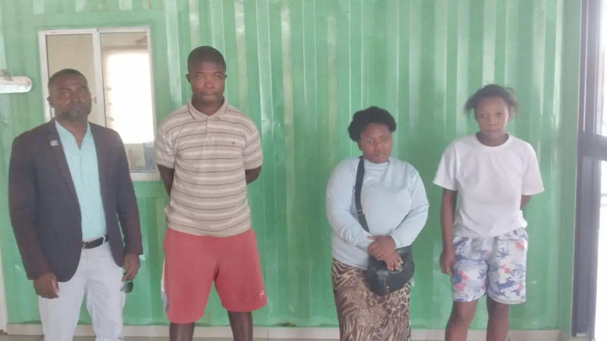 Migración somete a la justicia a individuo que ingresó haitianos de forma ilegal al país