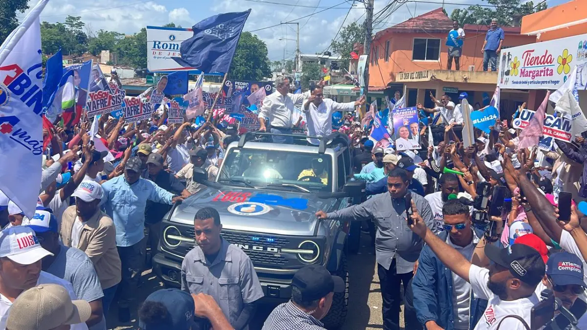 Luis Abinader realiza marchas caravanas en las provincias Duarte y Hermanas Mirabal