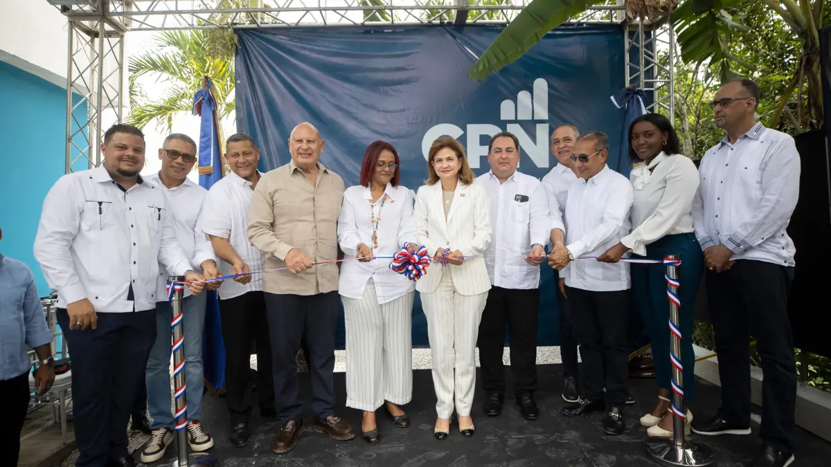 Vicepresidenta Peña entrega obras de salud en Samaná