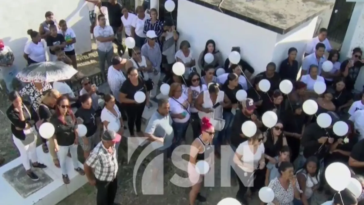 Sepultan en Santiago restos de niños asesinados por su padrastro en Estados Unidos
