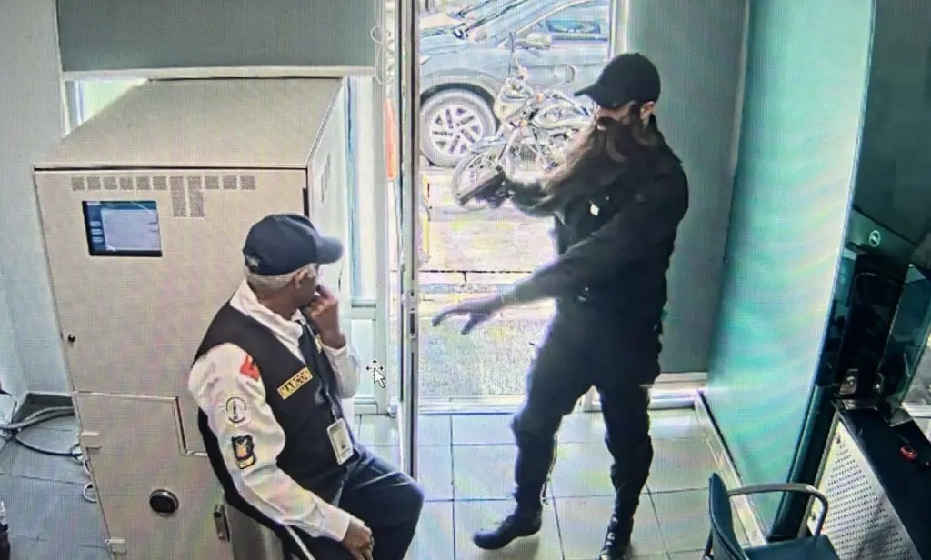 Sin rastros del botín robado al Banco Popular; Policía analiza evidencias y la cronología del asalto