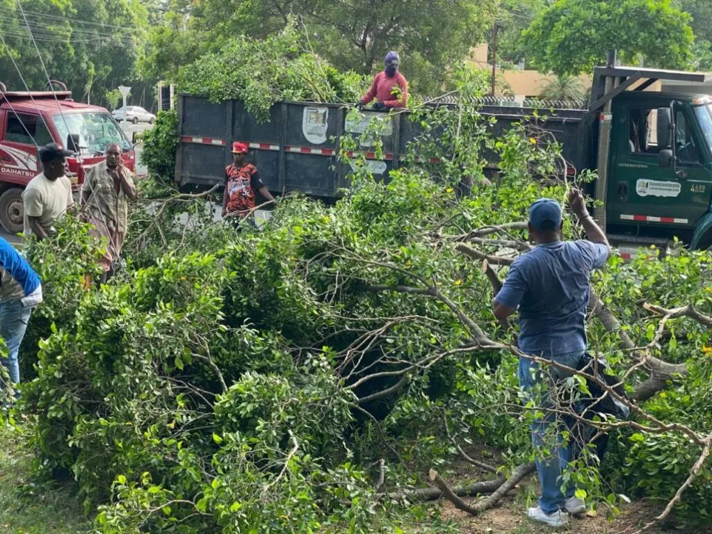 Alcaldía de SDE intensifica operativo preventivo ante temporada ciclónica 2024 