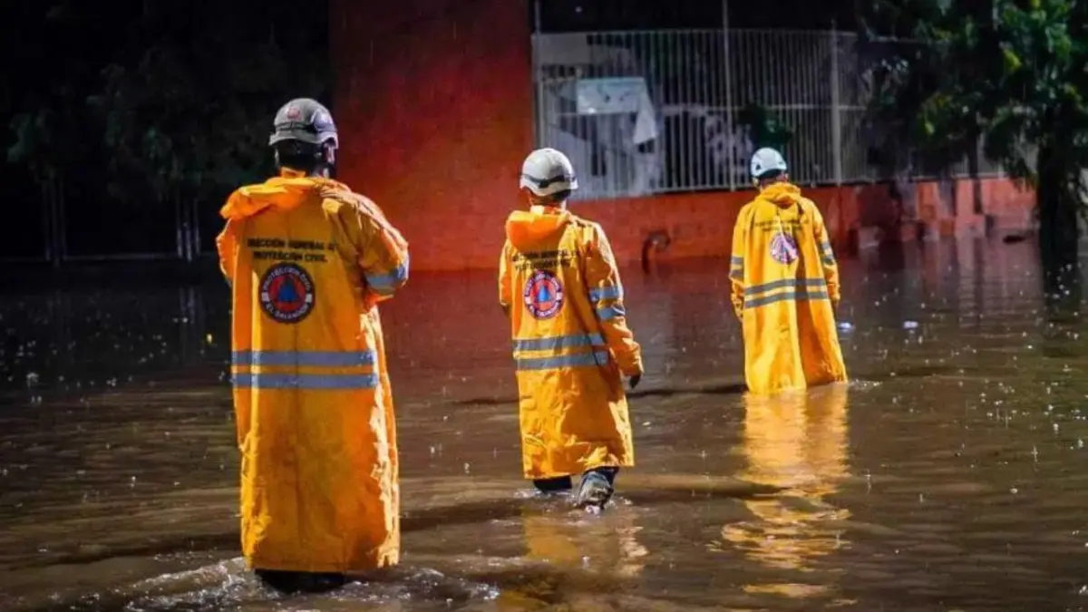 El Salvador emite alerta ante intensas lluvias