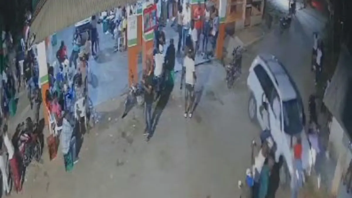 Vehículo atropella al menos cuatro personas en Villa Altagracia