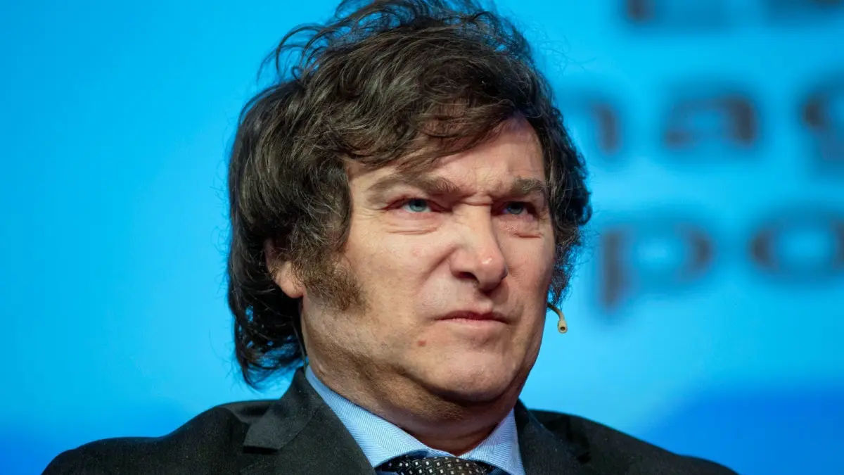 Venezuela solicita orden de captura contra Milei por robo de avión; situación similar a la de RD