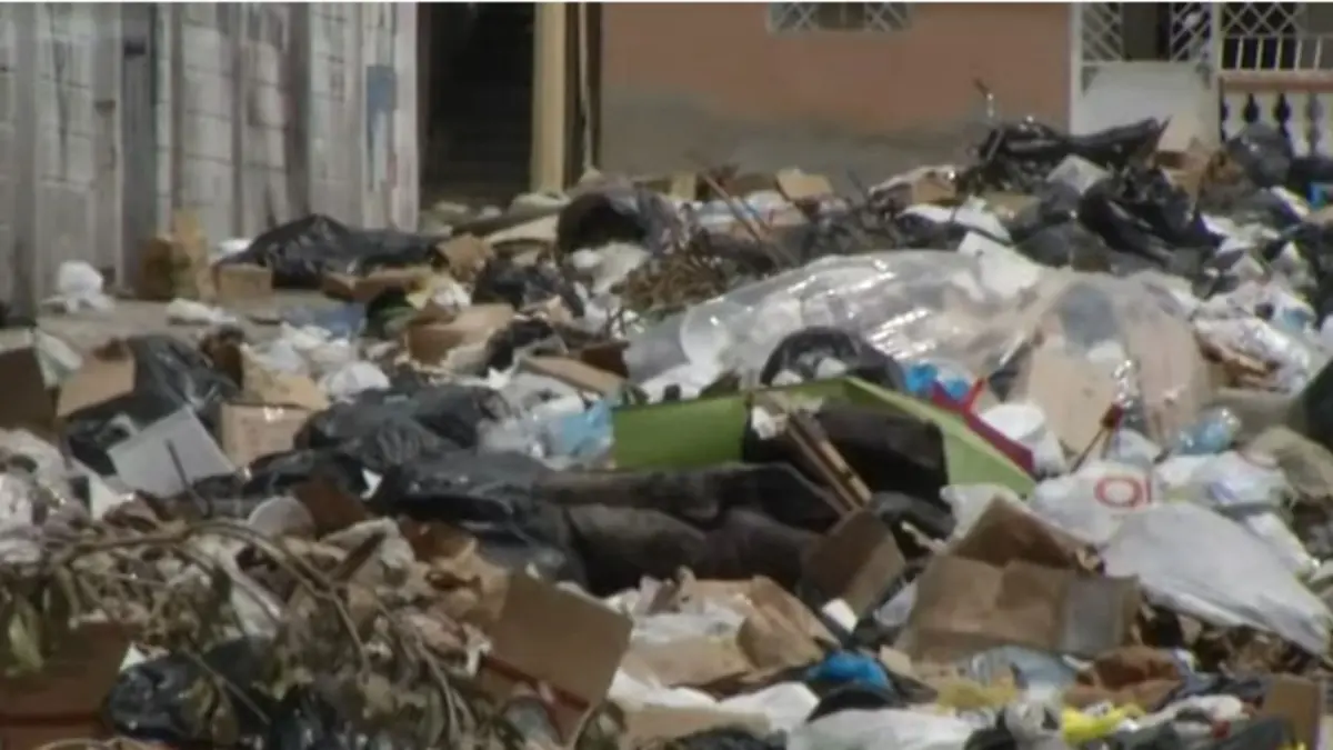 Denuncian cúmulos de basura en Boca Chica