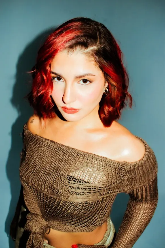 Valentina se prepara para el verano con su nuevo sencillo “2 traguitos, ¿y tú?